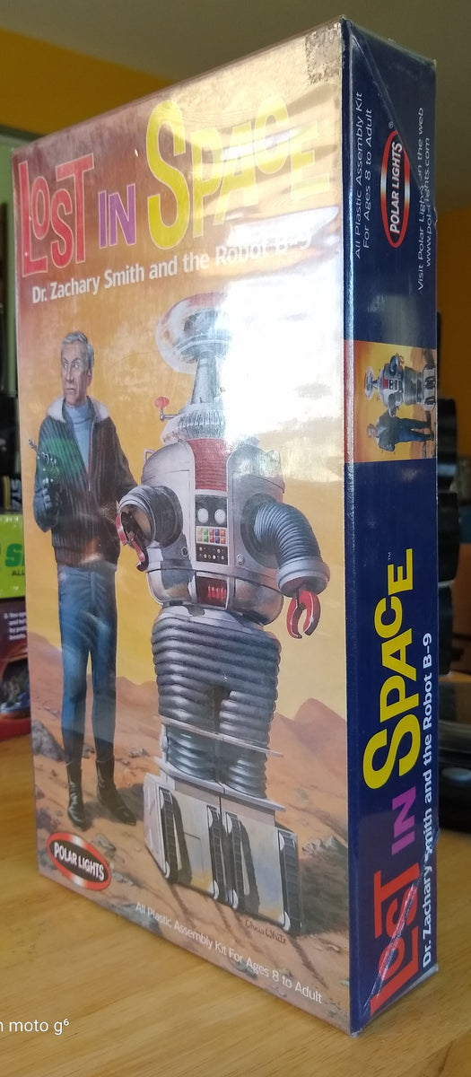 Lost in Space Dr. Zachary Smith and the robot B9, Model Kit