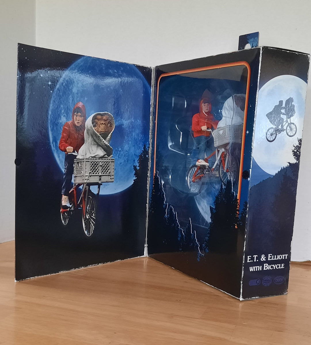 E.T. The Extra-Terrestrial 40th Anniversary 7″ Scale Action Figure –  Elliott & E.T. on Bicycle –