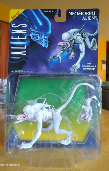 Neomorph Alien with retractable jaw and Baby, Neca
